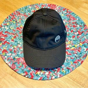 Men’s Cariloha bamboo hat in dark gray hat in great condition.